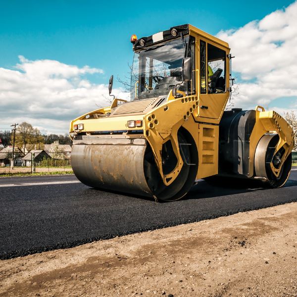 road roller laying asphalt